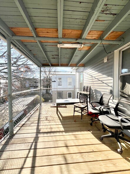 Building Photo - 84 Day St