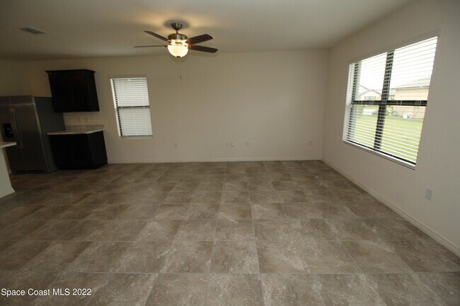 Building Photo - 3650 Peony Ct SE