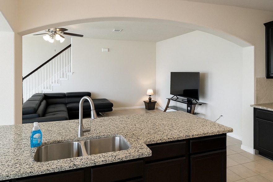 Kitchen - 8311 Greys Ln