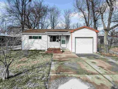 Building Photo - Unique 2 bedroom, 1 bathroom house!