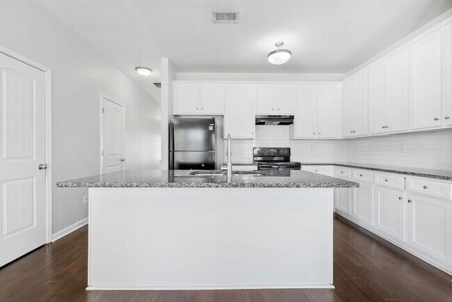 Building Photo - 3316 Pennington Dr