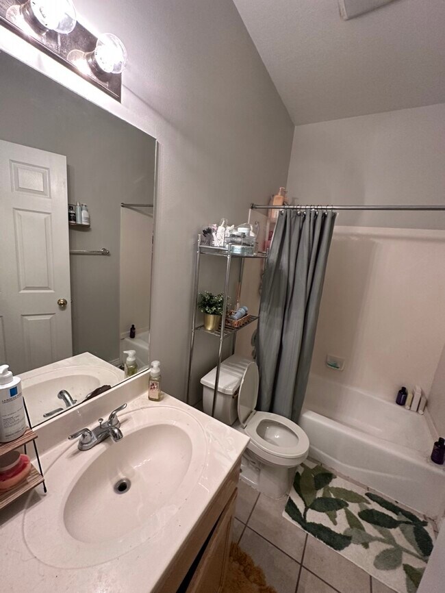 Building Photo - 405 Belmont Pl