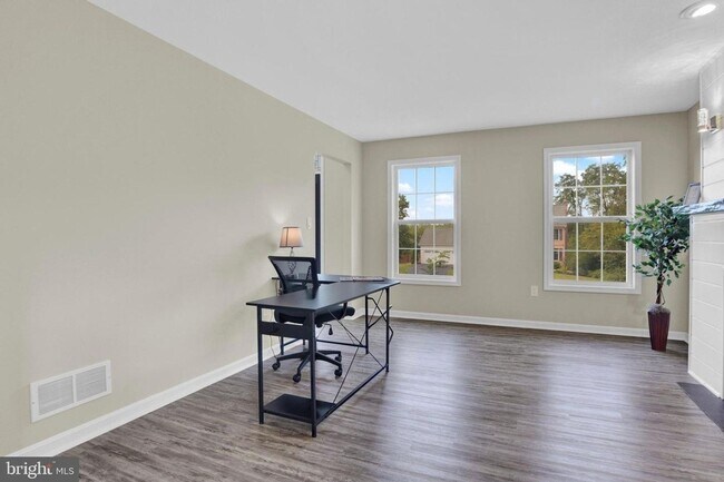 Building Photo - Spacious 4BR House in Lewisberry