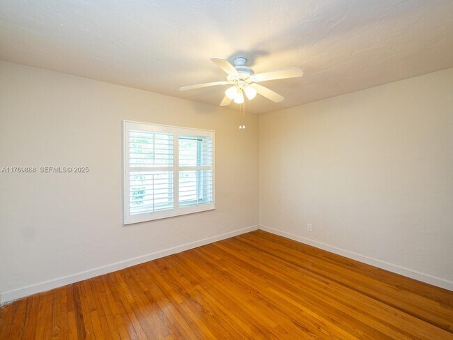 Building Photo - 9441 Byron Ave