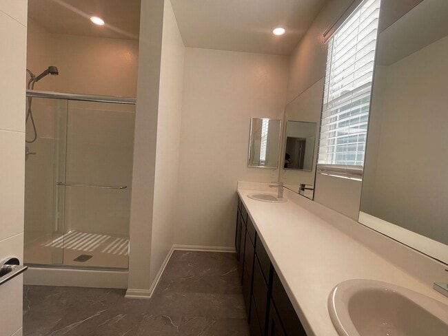 Building Photo - Upgraded & Spacious 4 Bedroom, 3.5 Bathroom Home