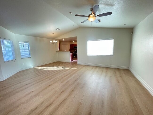 Building Photo - Carry Over Showing: This property has been...