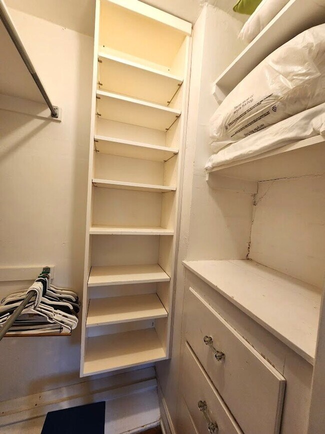 Building Photo - 3 Bed 2.5 Bath Plus ADU in Gatewood Add NW OKC