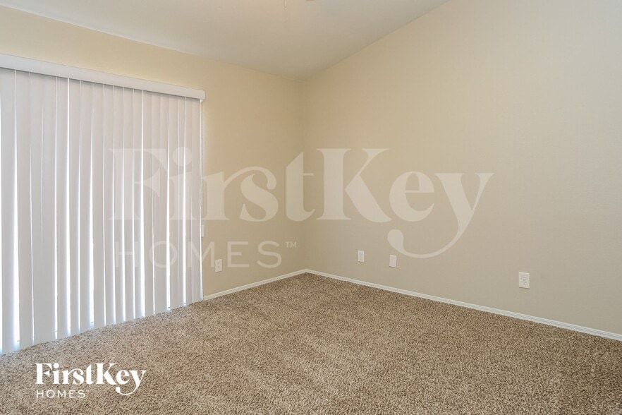 Building Photo - 4705 Crimson Leaf Dr