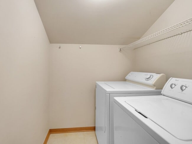 Building Photo - 10089 Thornton Way