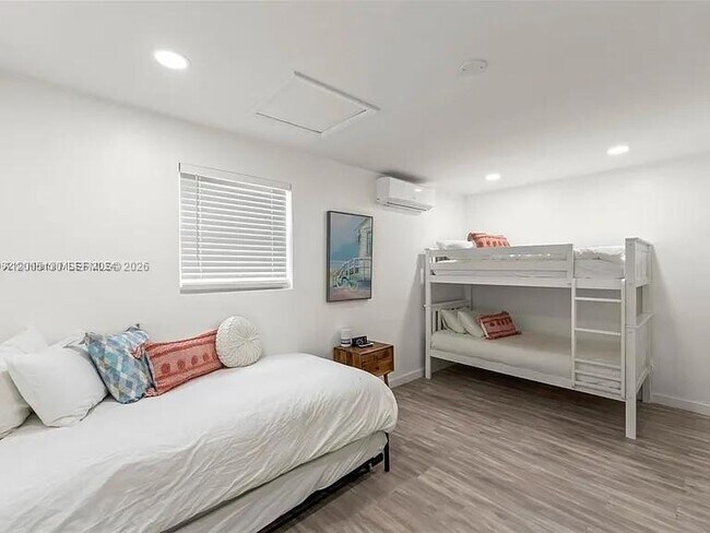 Building Photo - 2219 N 35th Ave