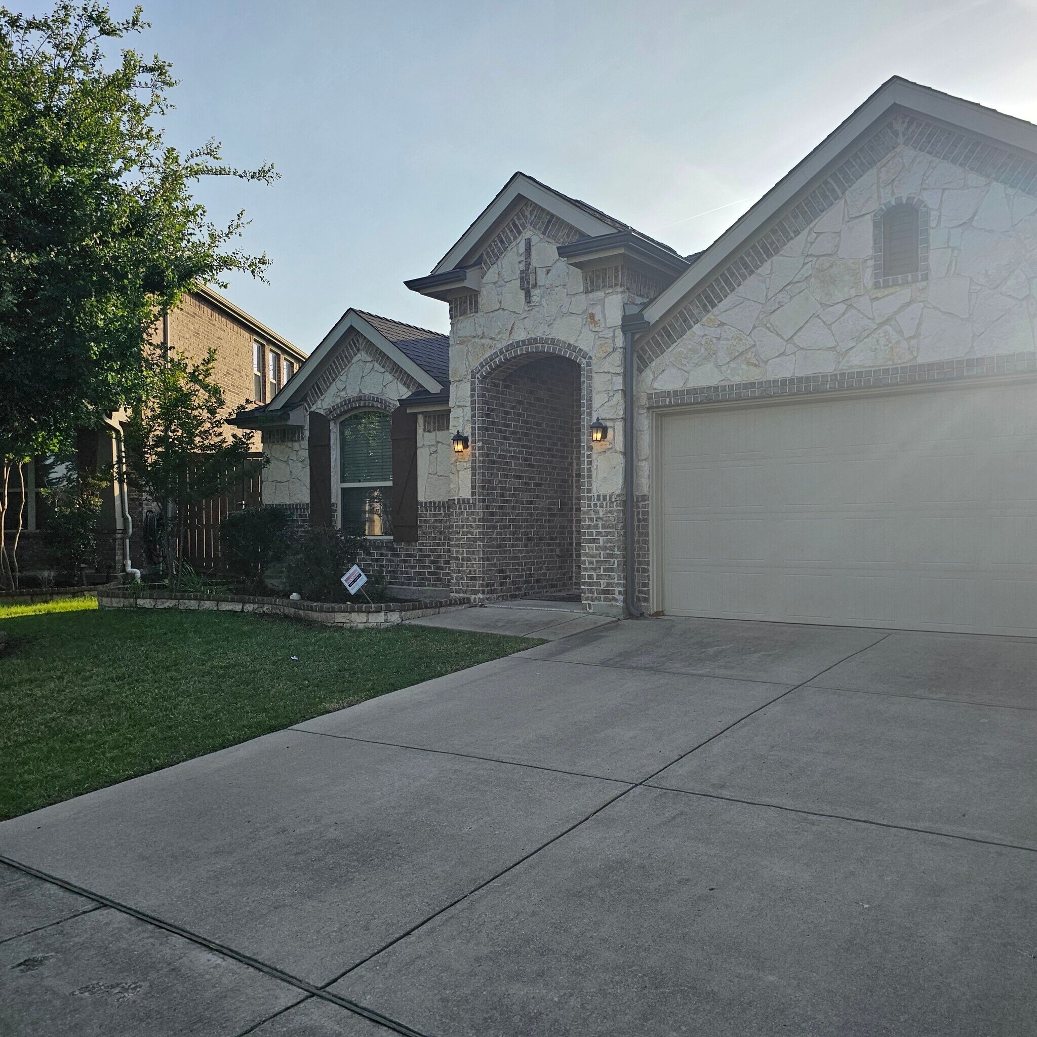 Exterior - 905 Avian Dr