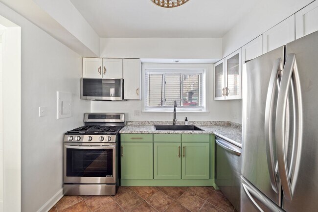 Building Photo - 7536 N Ridge Blvd