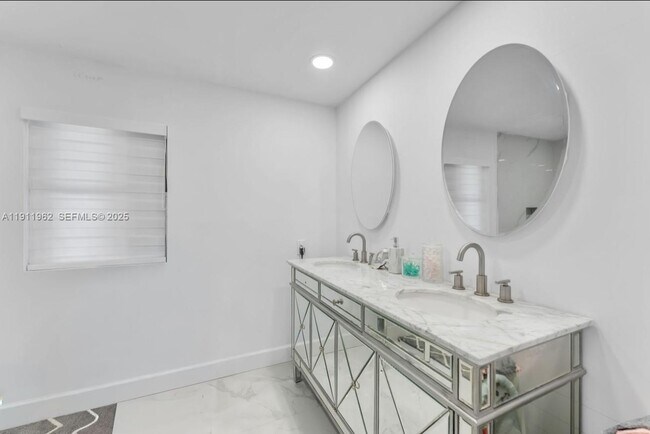 Building Photo - 164 Blue Harbor Dr