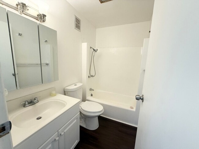 Building Photo - MOVE IN READY! Pacific Village- 3 Bd/ 2.5 Ba Town House