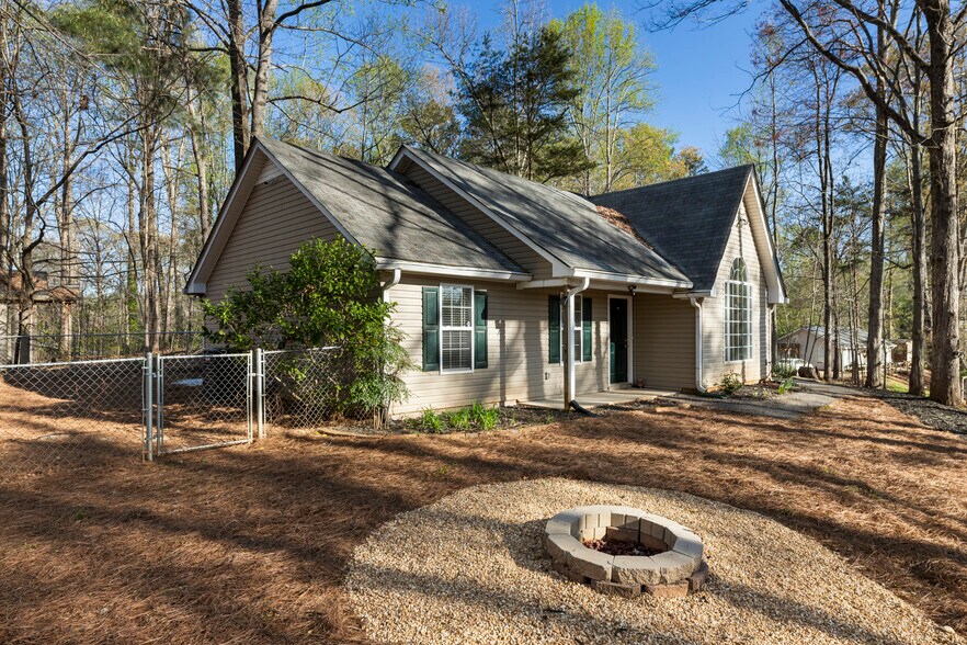 Primary Photo - 6605 Overton Cir