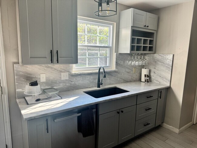 Building Photo - Move in Ready! - Charming Owasso Home in Quiet Cul-De-Sac