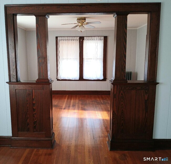 Building Photo - 652 High St