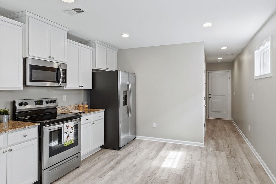 Kitchen - 207 Royal Way