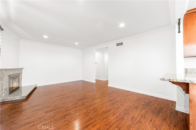 Building Photo - 5892 Meadowlark Dr