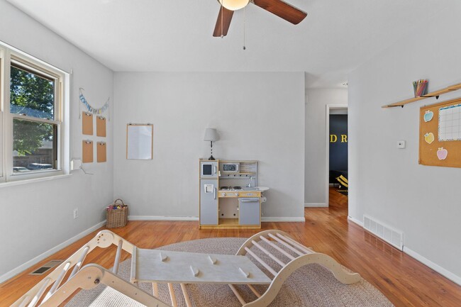 Building Photo - 4 Bed 2 Bath Near Fort Carson!