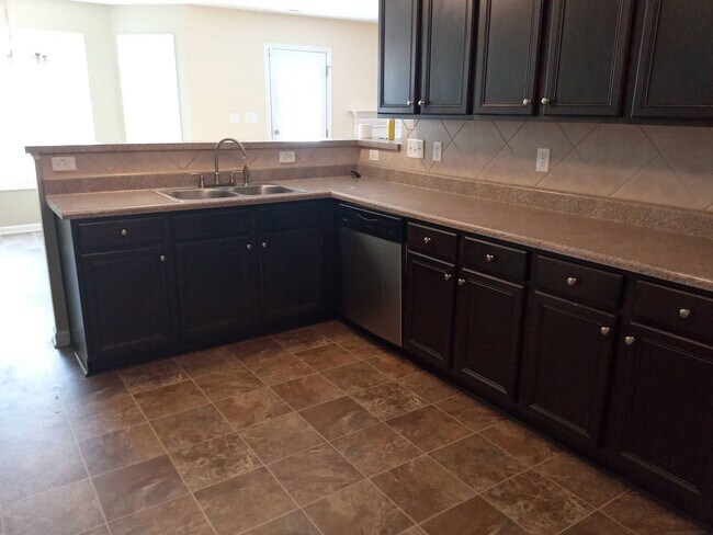 Building Photo - Gorgeous 4 Bedroom Home in Brookshire!