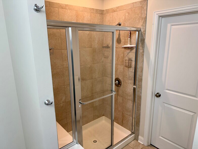 Master Bathroom w/ Walk-in Shower - 6120 Jadkins Way