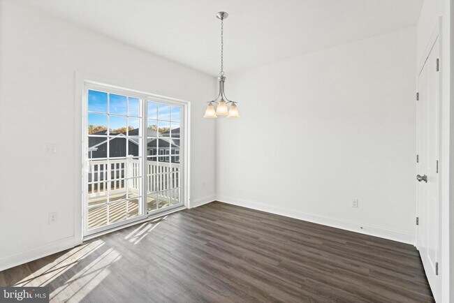 Building Photo - 984 Lorewood Grove Rd