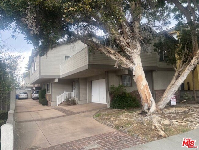 Building Photo - 2603 Vanderbilt Ln