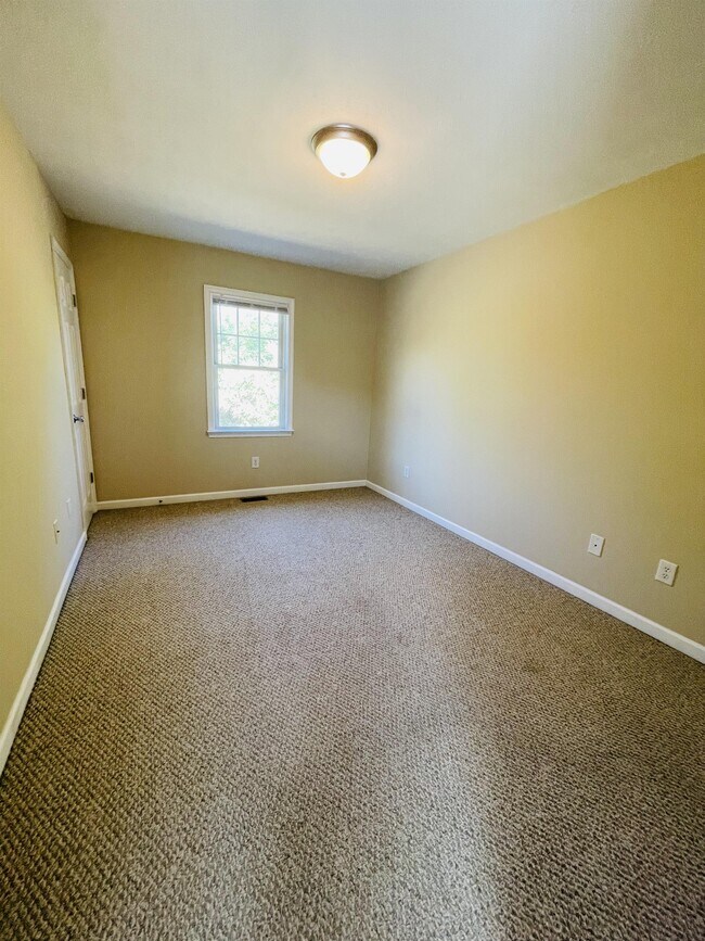 Building Photo - 39 Abbey Ct