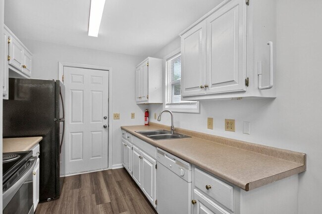 Building Photo - 1009 Lynndale Dr