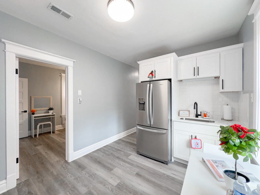 Building Photo - 2039 W 23rd St