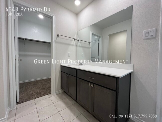 Building Photo - 4343 Pyramid Dr