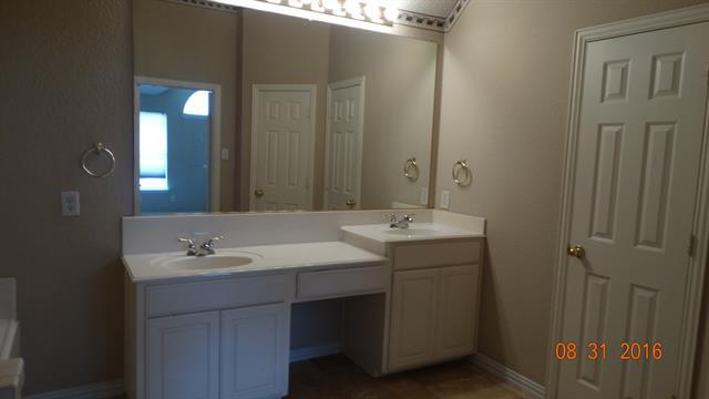 Building Photo - 8026 Palisades Dr