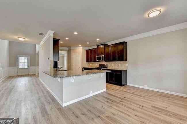 Building Photo - 648 Georgia Way