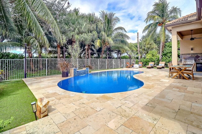 Building Photo - 1289 Beacon Cir