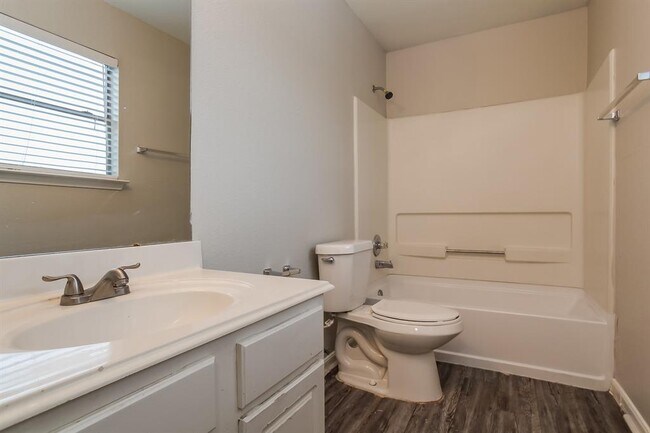 Building Photo - 430 Remington Creek Dr