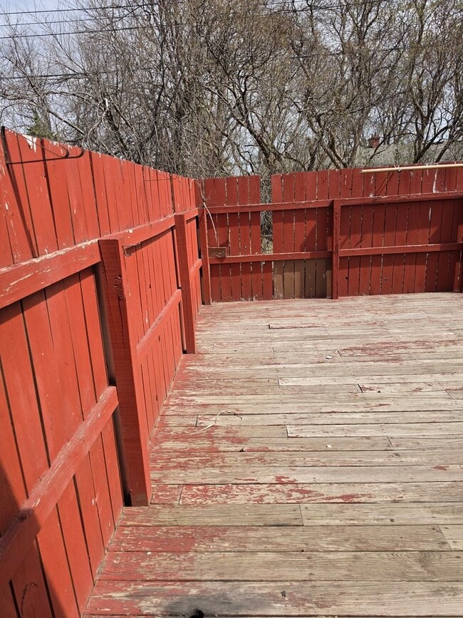 Building Photo - Beautiful 2-Bedroom Duplex Available!