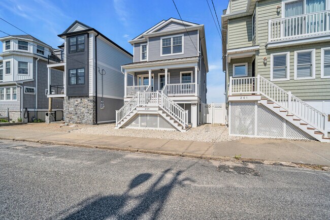 Building Photo - 265 1st Ave