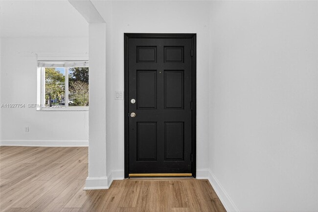 Building Photo - 426 SW 26th Rd