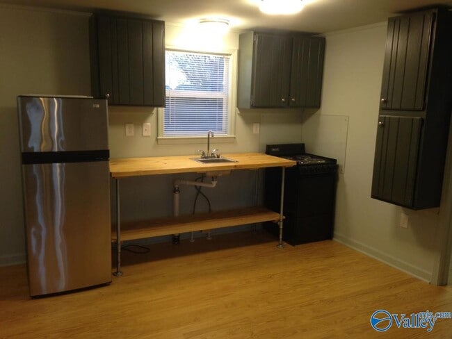 Building Photo - 719 5th Ave SE