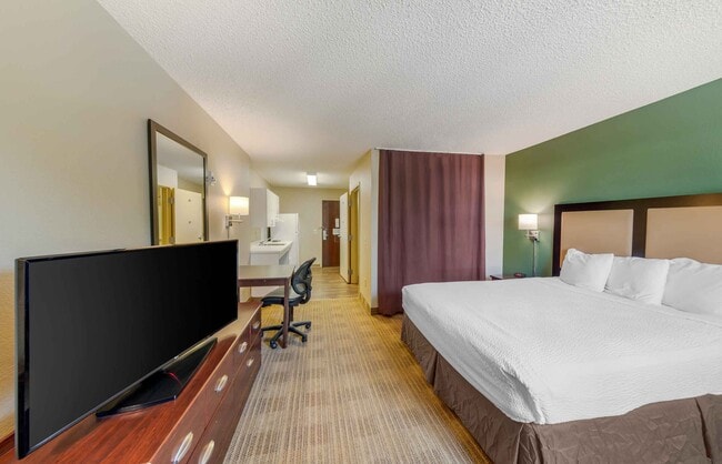 Building Photo - Furnished Studio-Los Angeles - Simi Valley