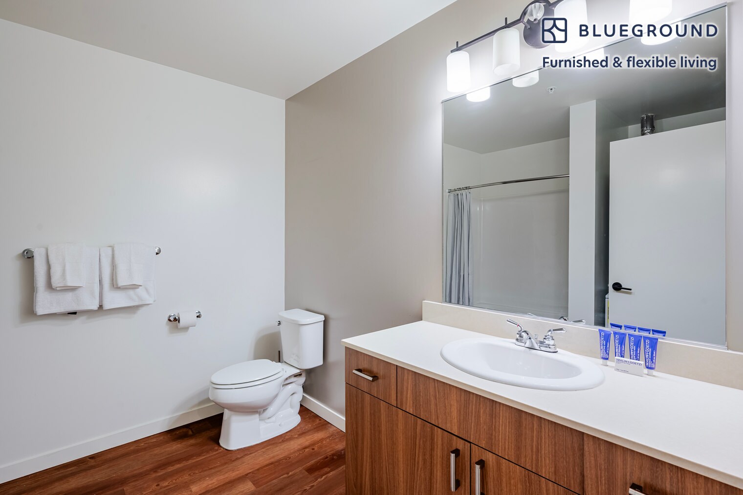 Building Photo - 624 Yale Ave N