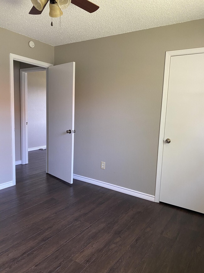 Building Photo - 136 Meador Ln