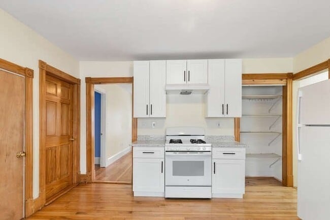 Building Photo - 7 Perham St