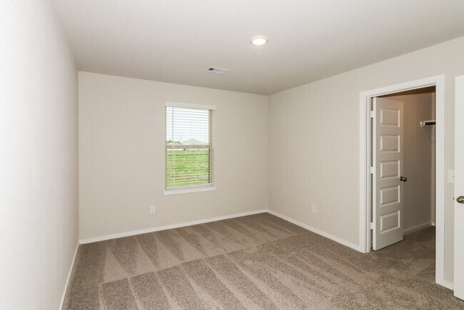 Building Photo - 17335 Ridge Dr