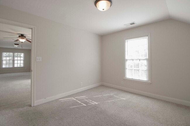 Building Photo - 128 Bogard Ln