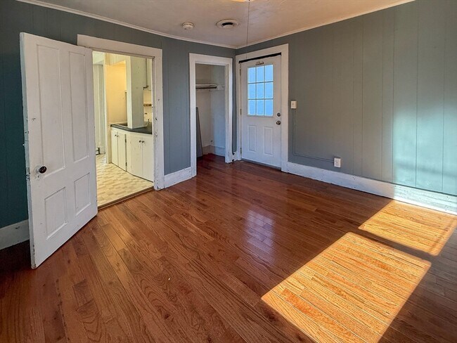 Building Photo - 258-260-260 Main St