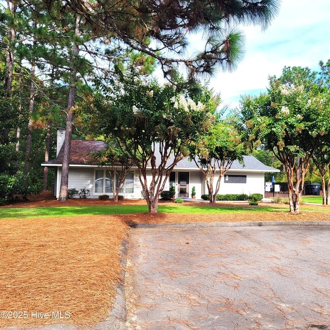 Building Photo - 25 Garden Villa Dr