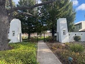 Building Photo - Beautiful Los Gatos Condo, Excellent Schools, 2 Bedroom 1.5 Bath.  Patio and a private one car ga...