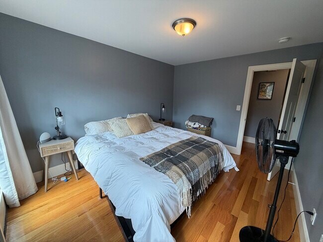 Building Photo - 324 East St